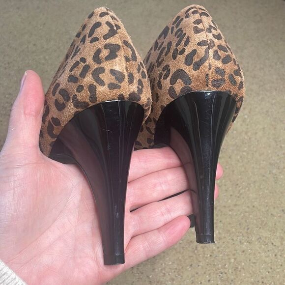 Dana Buchman Katarina Cheetah Print Suede Pumps sz 10 - Picture 7 of 12
